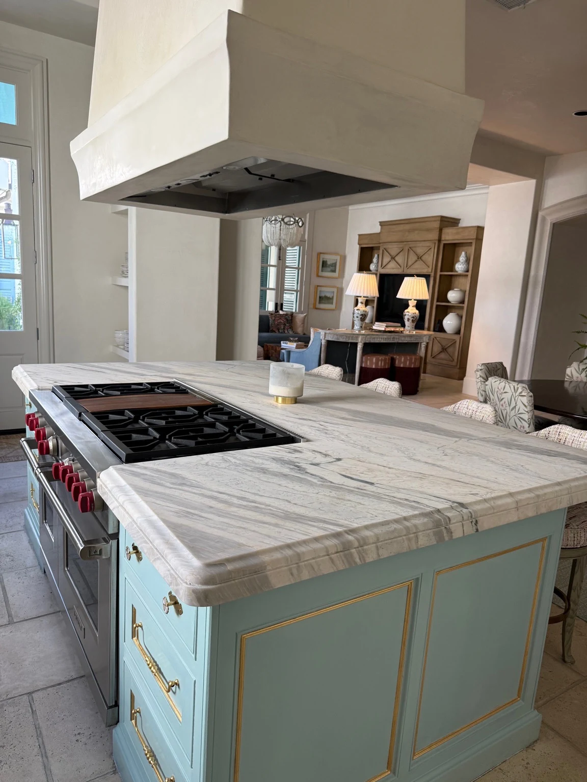 Full view of a Calacatta Manhattan quartzite island, including its laminated ogee countertop edge