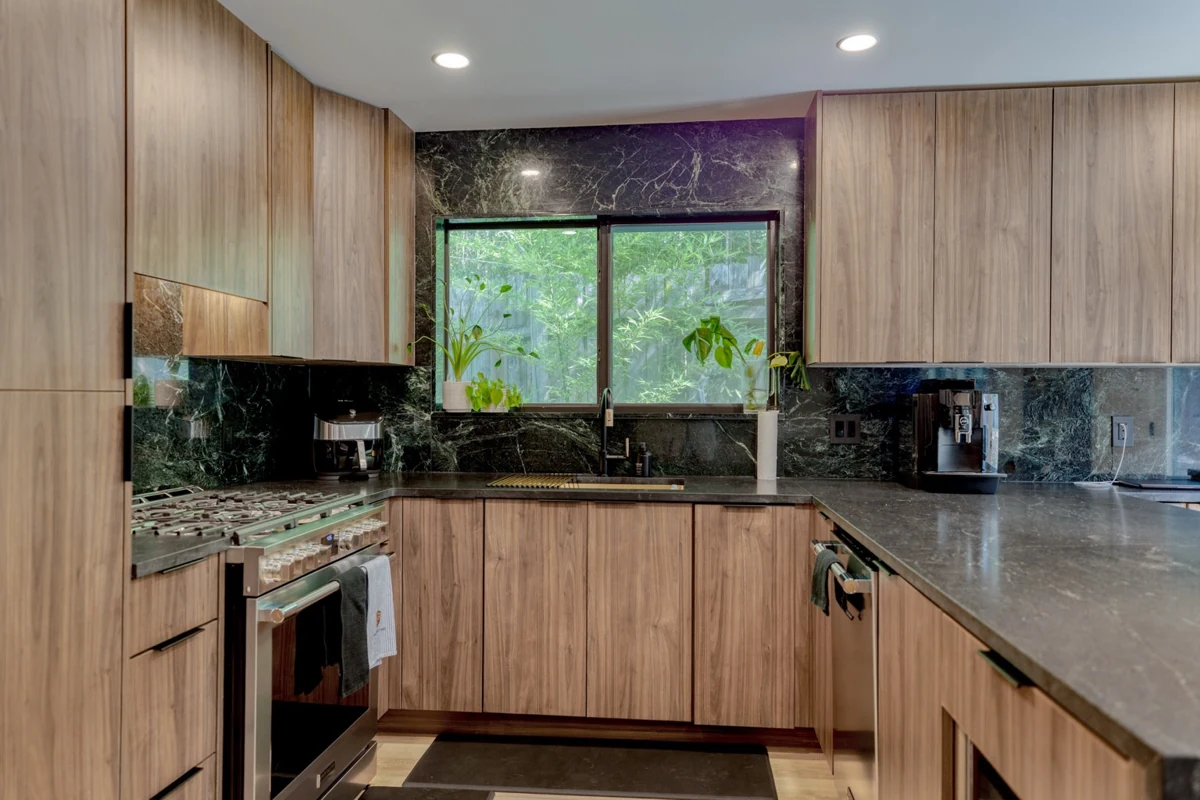 Veining and junctions in the Verde Alpi marble window surround above a honed Black Mist countertop